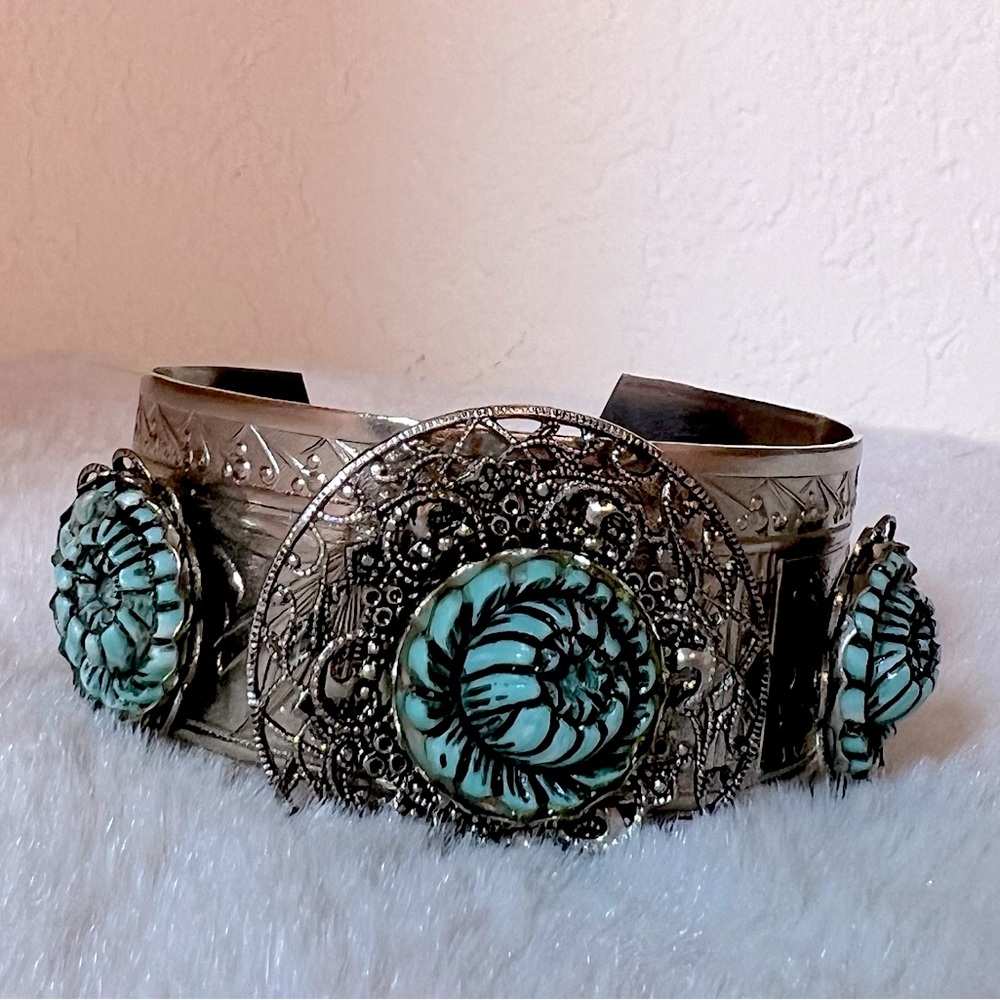 Turquoise Simulant Rose Silver Tone Cuff Bracelet